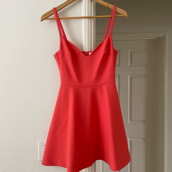 Alice + Olivia Dresses & Skirts - Coral Fun, flirty Alice and Olivia dress